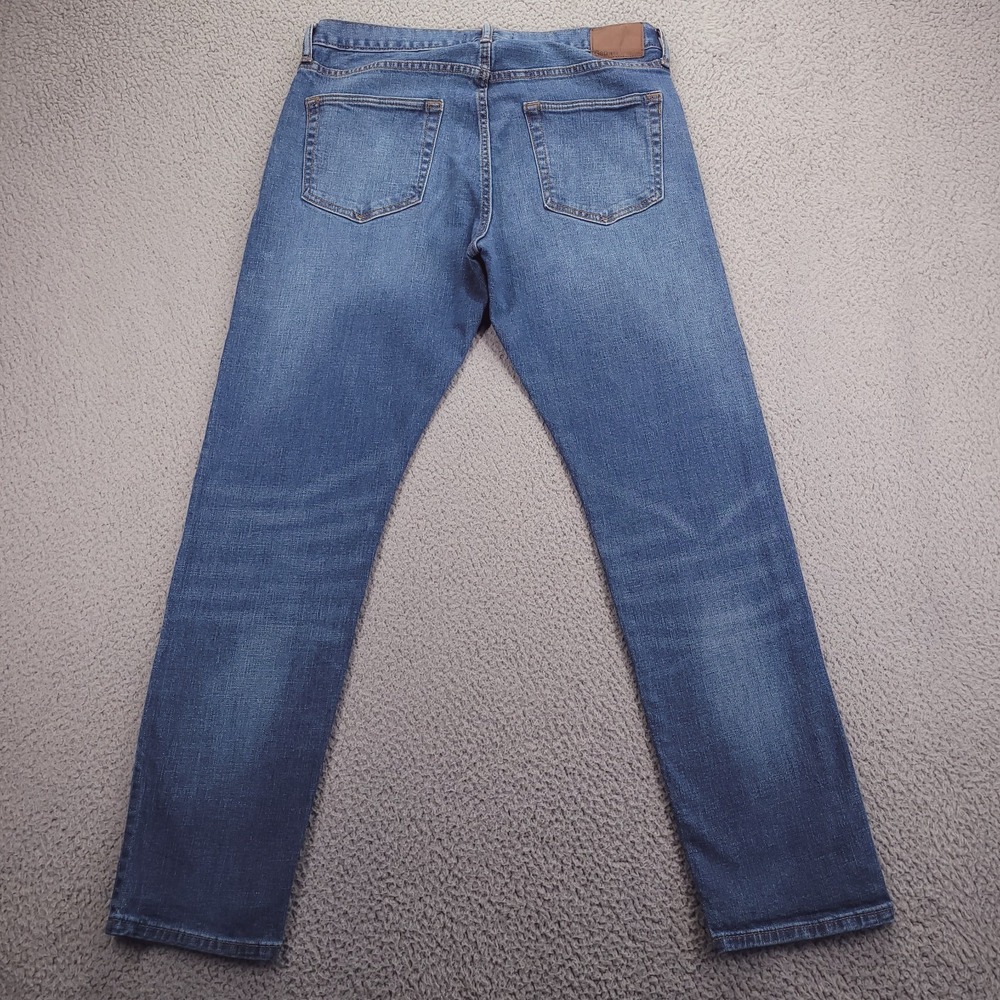 GAP 1969 Jeans Mens Size 31x30 Athletic Fit Taper Leg Medium Wash Blue Denim
